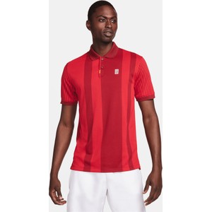 Czerwony t-shirt Nike z krótkim rękawem w sportowym stylu