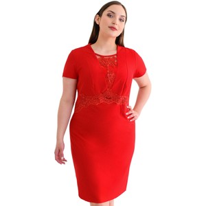 Czerwona sukienka Fokus z krótkim rękawem dopasowana