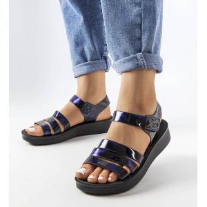 Granatowe sandały ButyModne w stylu casual z klamrami z płaską podeszwą