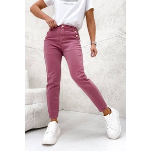 Różowe jeansy Olika w street stylu
