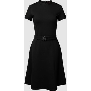 Czarna sukienka Hugo Boss w stylu casual z krótkim rękawem