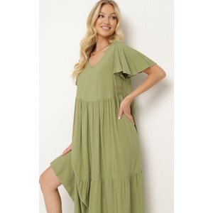Zielona sukienka born2be maxi z dekoltem w kształcie litery v w stylu casual
