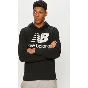 Bluza New Balance z nadrukiem w młodzieżowym stylu