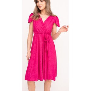 Różowa sukienka Tono z krótkim rękawem kopertowa