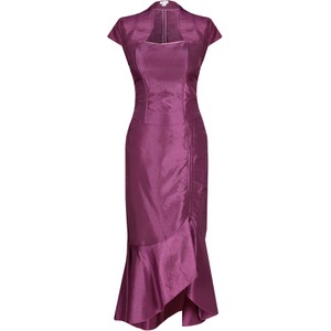 Różowa sukienka Fokus z krótkim rękawem dopasowana maxi