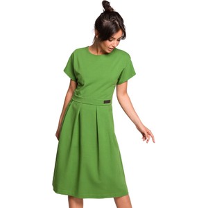 Zielona sukienka BeWear z krótkim rękawem z okrągłym dekoltem midi
