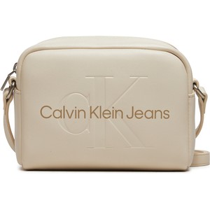 Torebka Calvin Klein matowa w młodzieżowym stylu na ramię