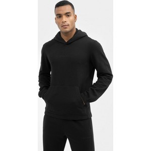 Czarna bluza Calvin Klein z dresówki w młodzieżowym stylu