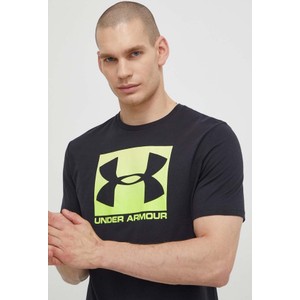 Czarny t-shirt Under Armour w sportowym stylu z krótkim rękawem z nadrukiem