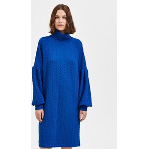Niebieska sukienka Selected Femme mini prosta z długim rękawem
