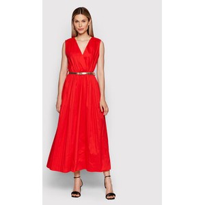Czerwona sukienka Rinascimento z dekoltem w kształcie litery v