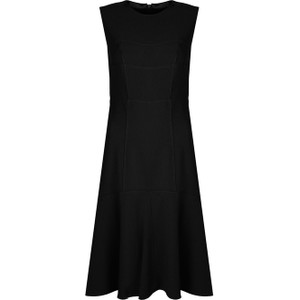 Czarna sukienka ubierzsie.com bez rękawów z tkaniny