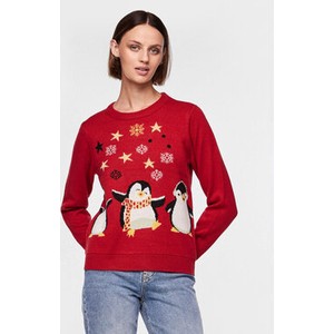 Czerwony sweter Pieces w bożonarodzeniowy wzór