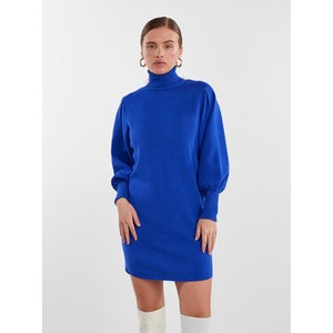 Niebieska sukienka YAS z golfem w stylu casual mini