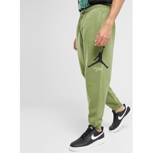Zielone spodnie Jordan w street stylu