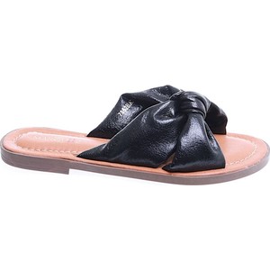 Czarne klapki Pantofelek24 w stylu casual