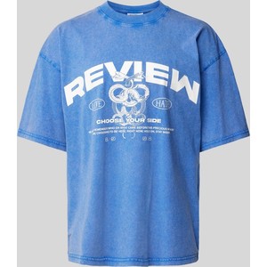 Niebieski t-shirt Review z krótkim rękawem z bawełny w młodzieżowym stylu