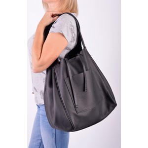 Czarna torebka Designs matowa na ramię w wakacyjnym stylu