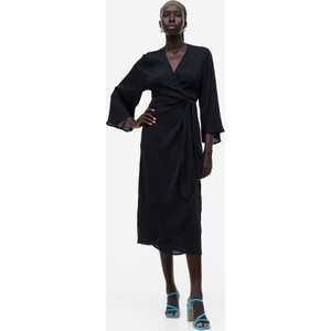 Czarna sukienka H & M z długim rękawem midi