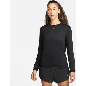 Czarna bluzka Nike w sportowym stylu z długim rękawem