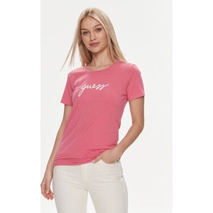 Różowy t-shirt Guess z okrągłym dekoltem w młodzieżowym stylu
