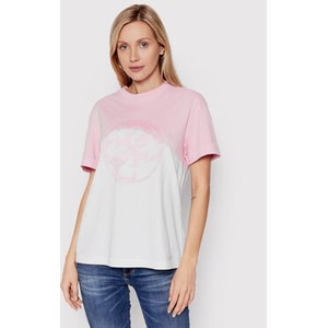 Różowy t-shirt Guess z krótkim rękawem w młodzieżowym stylu z nadrukiem