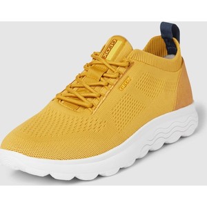 Żółte buty sportowe Geox sznurowane w sportowym stylu