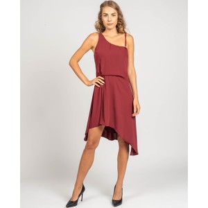 Sukienka ubierzsie.com z dekoltem w kształcie litery v na ramiączkach z tkaniny
