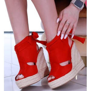 Czerwone sandały Pantofelek24 z klamrami z zamszu