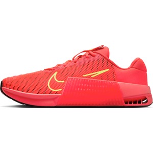 Czerwone buty sportowe Nike z tkaniny sznurowane