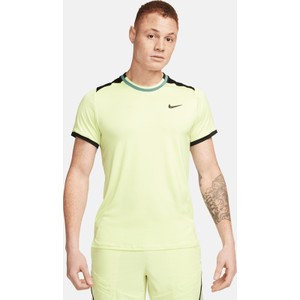 Żółty t-shirt Nike w sportowym stylu z krótkim rękawem