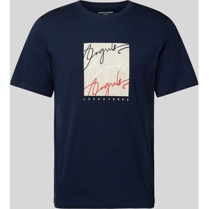 Granatowy t-shirt Jack & Jones z nadrukiem w młodzieżowym stylu z krótkim rękawem