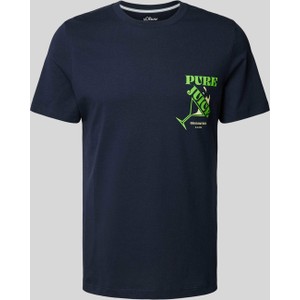 Granatowy t-shirt S.Oliver z nadrukiem w młodzieżowym stylu