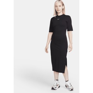 Czarna sukienka Nike w stylu klasycznym z krótkim rękawem