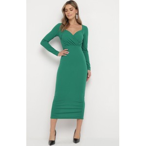 Zielona sukienka born2be z długim rękawem z dekoltem w kształcie litery v