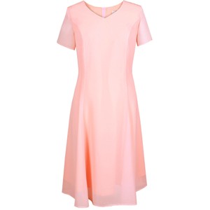 Różowa sukienka Fokus z krótkim rękawem z okrągłym dekoltem