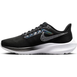 Czarne buty sportowe Nike w sportowym stylu z płaską podeszwą sznurowane