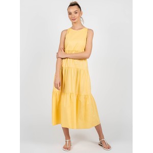 Żółta sukienka ubierzsie.com z okrągłym dekoltem bez rękawów trapezowa