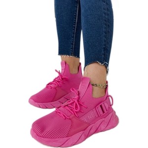 Różowe buty sportowe ButyModne z płaską podeszwą w sportowym stylu