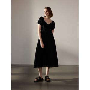Czarna sukienka Reserved z lnu midi z krótkim rękawem