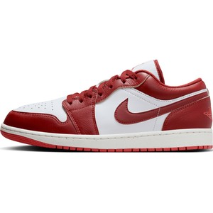 Czerwone buty sportowe Jordan