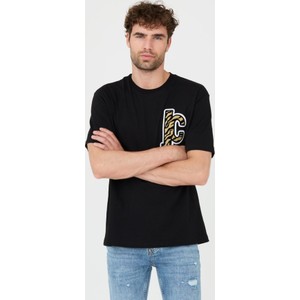Czarny t-shirt Just Cavalli w młodzieżowym stylu z nadrukiem z krótkim rękawem