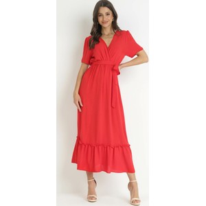 Czerwona sukienka born2be kopertowa maxi z dekoltem w kształcie litery v
