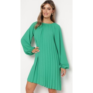 Zielona sukienka born2be w stylu klasycznym mini z długim rękawem