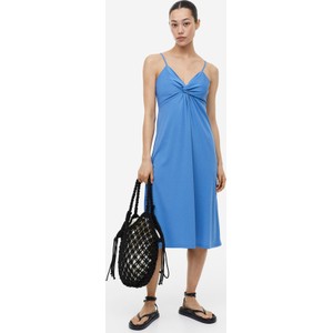 Niebieska sukienka H & M z dżerseju z dekoltem w kształcie litery v na ramiączkach