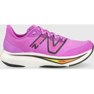 Różowe buty sportowe New Balance z płaską podeszwą w sportowym stylu sznurowane