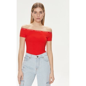 Czerwona bluzka Calvin Klein z okrągłym dekoltem
