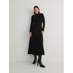 Czarna sukienka Reserved z tkaniny z długim rękawem w stylu casual