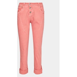 Różowe jeansy PLEASE w street stylu