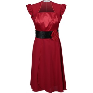 Czerwona sukienka Fokus trapezowa z szyfonu